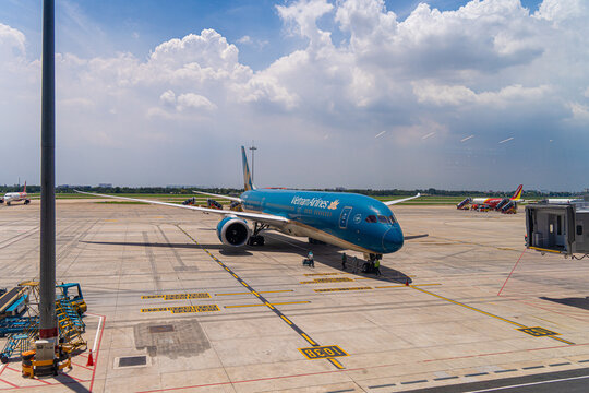 Wide view of a commercial airliner parked at the gate in Tan Son Nhat Airport
