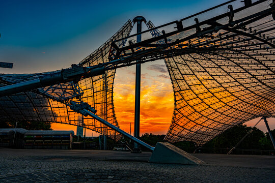 Sonnenuntergang am M&uuml;nchner Olympiastadion