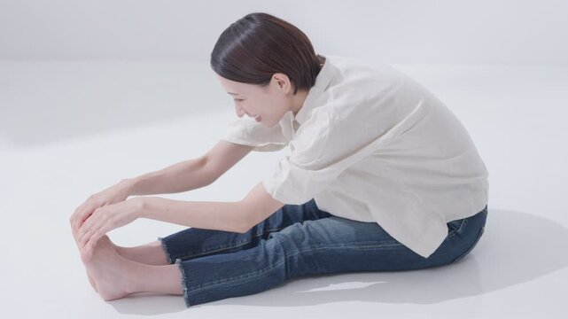 柔軟をする女性