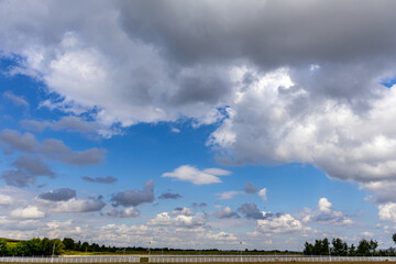 Obraz premium Panoramic Landscape View of Blue Sky with Dramatic White Clouds