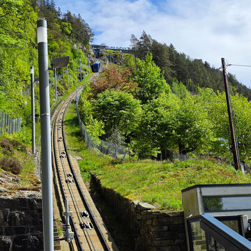 Roedhette und Blaemann sind die beiden Z&uuml;ge der Floibanen in Bergen