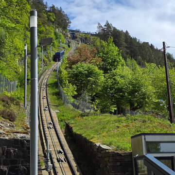 Roedhette und Blaemann sind die beiden Z&uuml;ge der Floibanen in Bergen