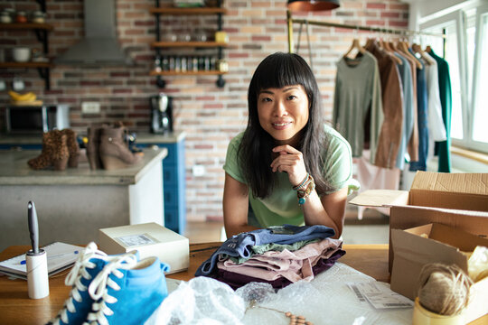 Entrepreneur packing fashion orders at home studio