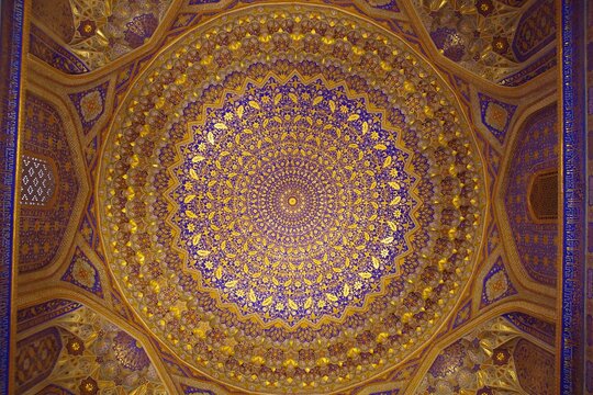サマルカンドのレギスタン広場にあるマドラサの天井