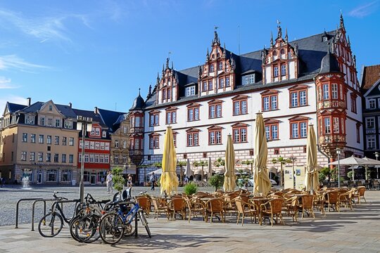 coburg, deutschland - marktplatz mit altem stadthaus