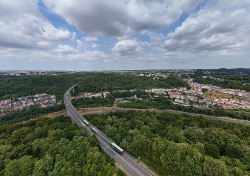 Vue a&eacute;rienne panoramique du Pays-Haut, villages de Rehon, Mexy, viaduc de la Chiers, route nationale 52, au fond la ville de Longwy et les fronti&egrave;res Belge et Luxembourgeoise. Ciel nuageux juillet 206