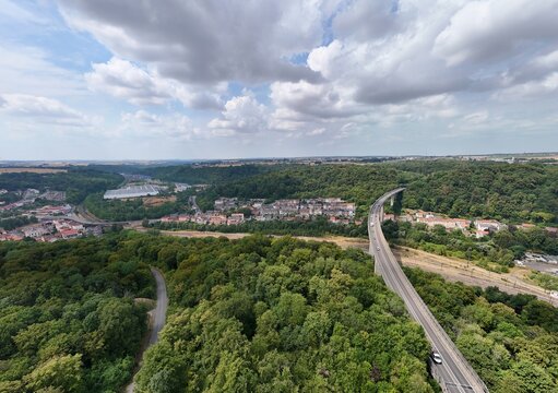 Vue a&eacute;rienne panoramique du Pays-Haut, villages de Rehon, Mexy, viaduc de la Chiers, route nationale 52, au fond la ville de Longwy et les fronti&egrave;res Belge et Luxembourgeoise. Ciel nuageux juillet 206