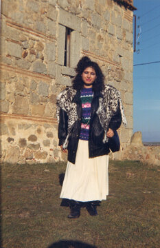 Woman posing outdoors in 80s fashion style