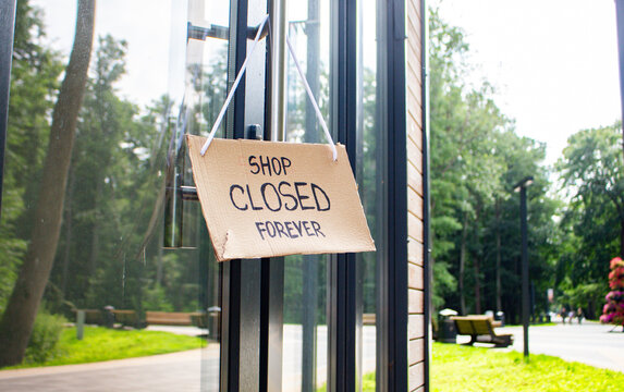 Closed notice on cafe entrance. Small business failure and financial pressure. Local business collapses under debt. Abandoned business concept
