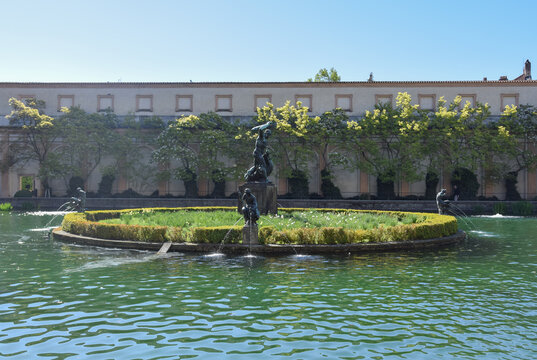 The Hercules Fountain in Waldstein Garden, featuring Hercules battling a dragon, surrounded by water nymphs on an island in the garden pond