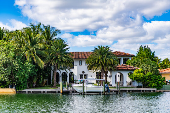 Hotel building at palm tree. Residential architecture. Modern building. Residential apartment in waterfront city. Waterfront landscape with house. Vacation building in summer. Luxury waterfront house