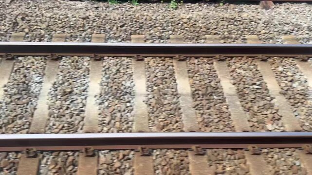 走行中の車窓から撮影した高速で流れる線路、電車移動の動的風景