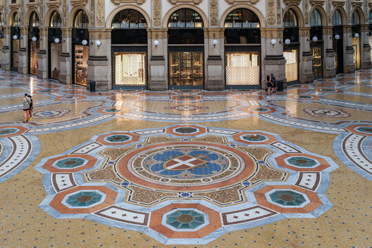 Milano, mosaici in Galleria