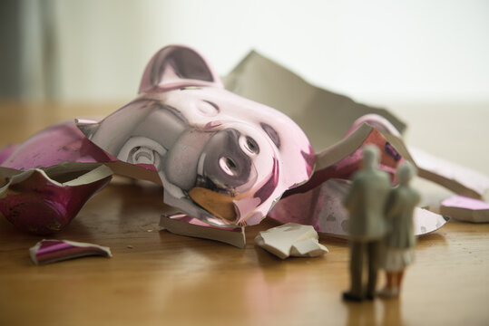 Senior couple are looking at broken piggy bank. No savings for retirement, poor, bankruptcy, financial problem, no financial planning for future, social issue, financial literacy and so on concept.