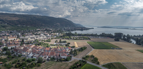 Obraz premium Le joli village du Landeron dans le canton de Neuchâtel en Suisse