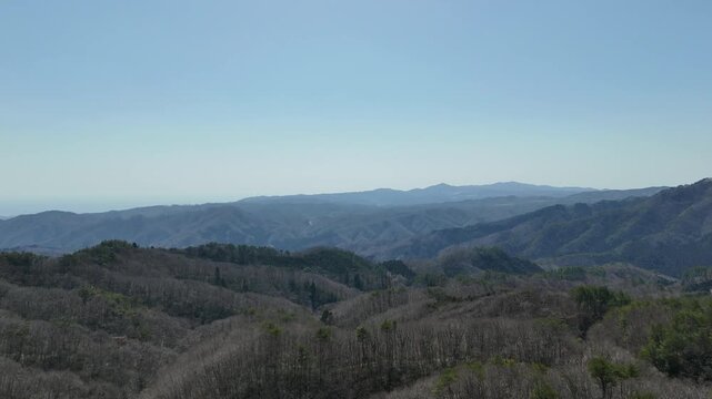 茨城県高萩市にあるグリーンふるさとラインのドローン空撮映像です。太平洋の広がりを一望できる景観を、DJI Air 3で撮影しました。RWTVが提供するこの映像は、自然の美しさを余すところなく捉えています。