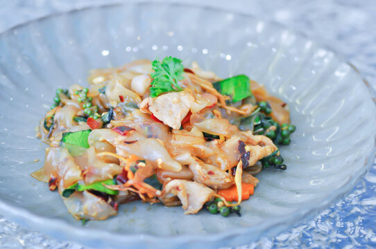 stir fried noodles or plain noodles or noodles without soup