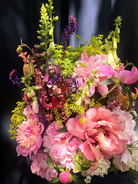 Vibrant Bouquet Featuring Fresh Blossoms