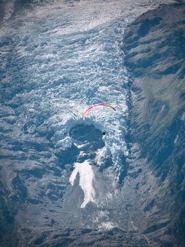 Paraglider infront of the glacier