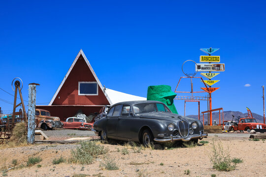 Old Jaguar Mark VII 1951 and Giganticus Headicus roadside attraction on historic Route 66