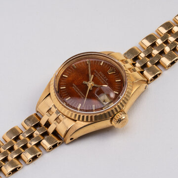 Rolex Datejust self-winding watch, reference 6517, 18kt yellow gold case with burl wood dial. Milan, Italy,  September 13, 2025.