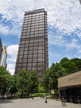 US Steel Tower skyscraper rising above Steel Plaza Station in Pittsburgh