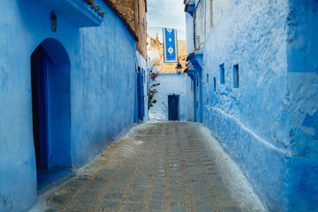 Obraz premium Narrow blue alley in painted Chefchaouen old town