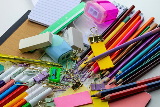 Materiale di cancelleria per la scuola	