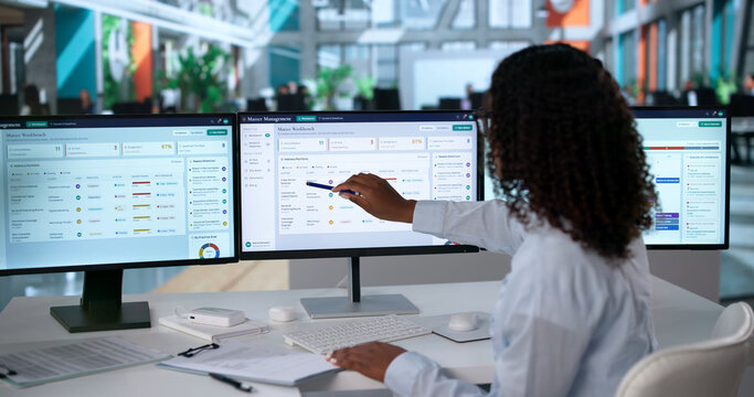 Young African American Lawyer Uses Digital Dashboard