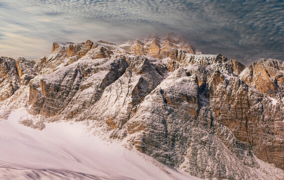 The mountain landscape changes face with the arrival of the long-awaited first snowfall on the Tofane in Cortina d'Ampezzo.