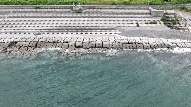 梅雨明け前の富山県境海岸の様子