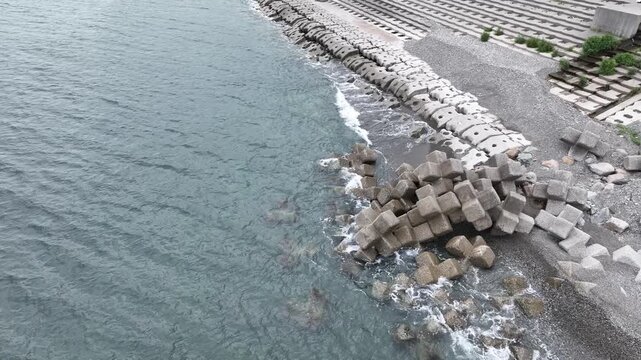 梅雨明け前の富山県境海岸の様子
