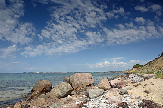 K&uuml;stend&uuml;nen auf der Halbinsel Helnaes auf F&uuml;nen in D&auml;nemark