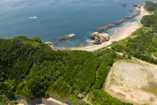 三重県伊勢志摩の離島「神島」古里の浜の八畳岩