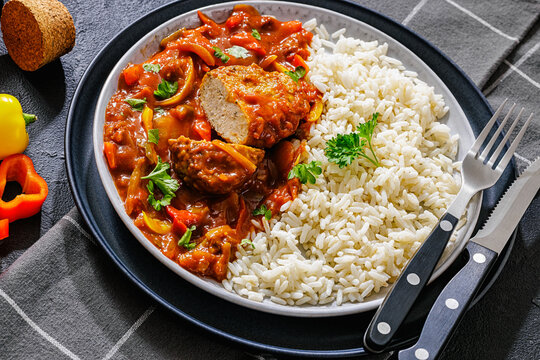 American Ground Meat Patty In Pepper Tomato Sauce