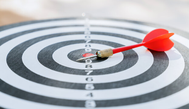 Missed darts are placed on a dartboard, a concept related to a failed business.