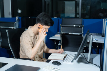 Obraz premium Businessman calculating online stock trading Stock brokers looking at graphs, indices and numbers on tablets and laptops. business success concept.