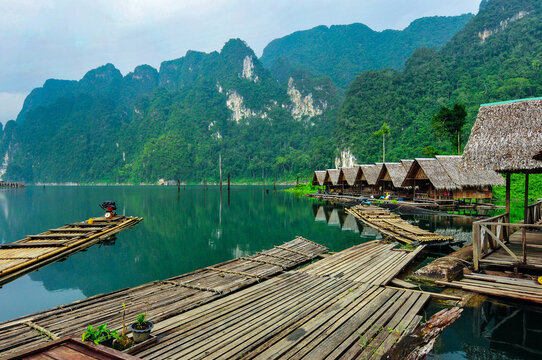 Floating bamboo rafts and bungalows in Cheow Lan Lake, Khao Sok National Park, Surat Thani, Thailand.