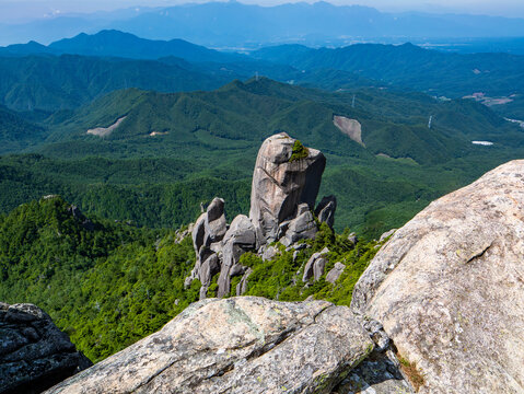 瑞牆山山頂から南アルプスと大ヤスリ岩