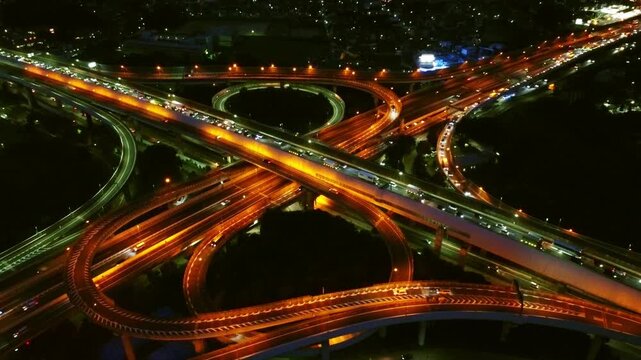 夜のインターチェンジを空撮　4K
