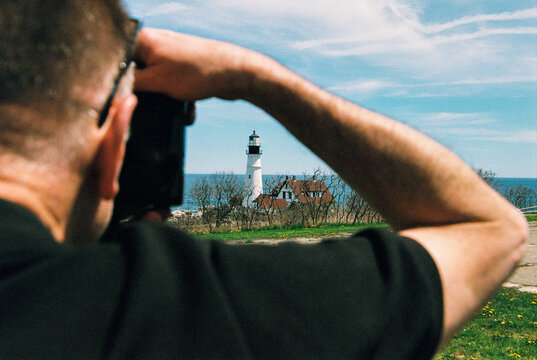 Man on vacation in Maine takes photo of lighthouse