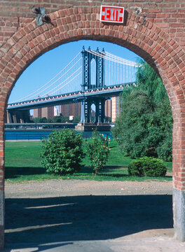 view of Brooklyn bridge in the spring