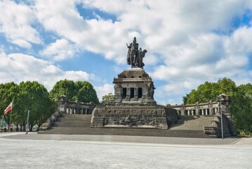 Obraz premium Monumental Statue of Emperor Wilhelm I at Deutsches Eck in Koblenz