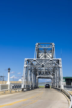 Ashtabula lift bridge is a single leaf bascule structure built in 1925