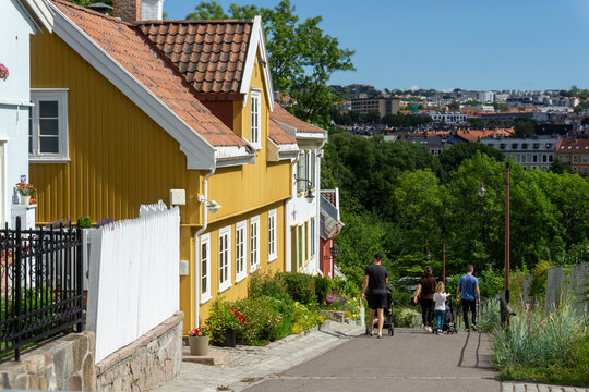 Damstredet street in Oslo with families walking uphill