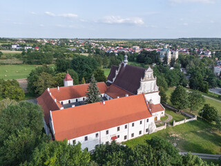 Klasztor dominikanów w Klimontowie – zabytkowy zespół podominikańskich budynków klasztornych w Klimontowie. Klimontów. © Leszek Szelest