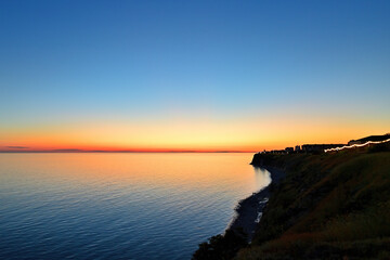 Obraz premium Colorful sunset over the southern sea.