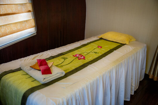 Luxury Spa Massage Table with Embroidered Floral Bed Runner