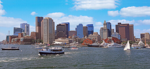 Naklejka premium Boston skyline with passengers boats sailing on the foreground, USA