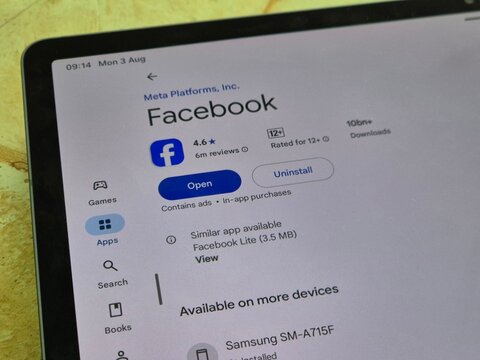 Facebook App Page on Google Play Store Displayed on Tablet Screen. Pamekasan, Indonesia - Aug 03, 2026.
